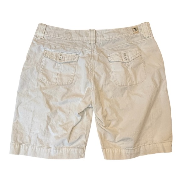 Levi’s Bermuda Walking Shorts Size 16 - Picture 2 of 5